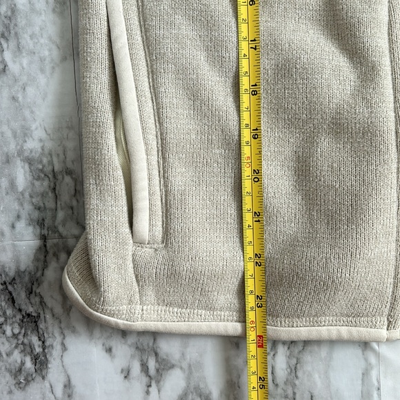 Patagonia | women’s size medium Better Sweater Vest oatmeal color full zip - Picture 9 of 9